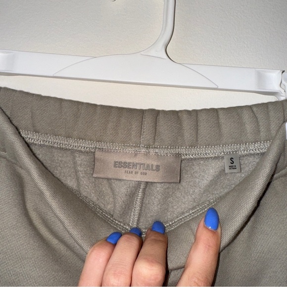 Fear of God Essentials - Logo-Flocked Cotton-Blend Jersey
Sweatpants Jogger Tan - Picture 5 of 6